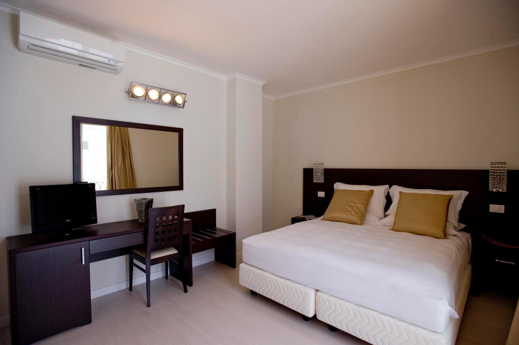 Hotel Mediterraneo Club Benessere Bellaria-Igea Marina Esterno foto