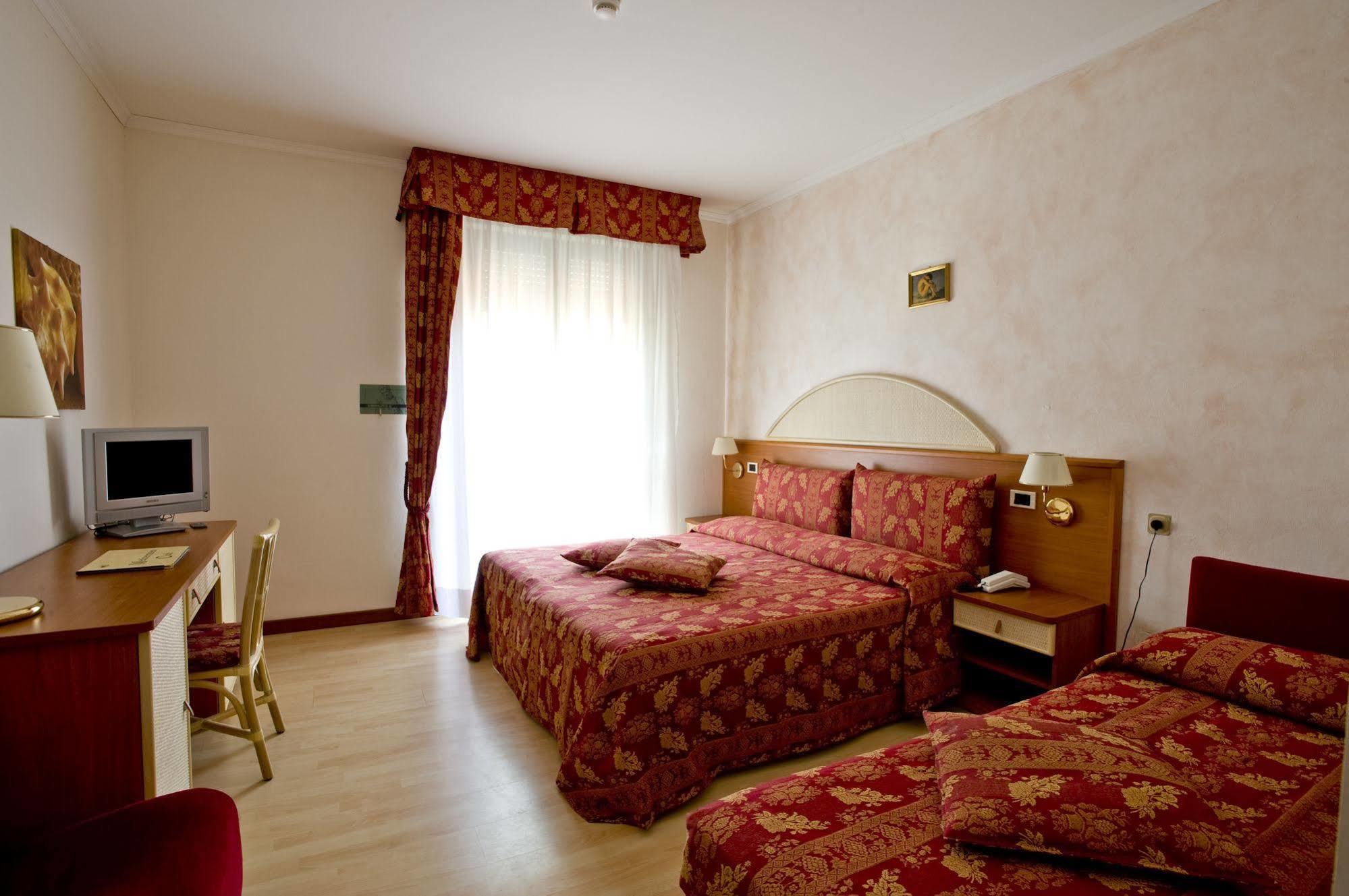 Hotel Mediterraneo Club Benessere Bellaria-Igea Marina Esterno foto