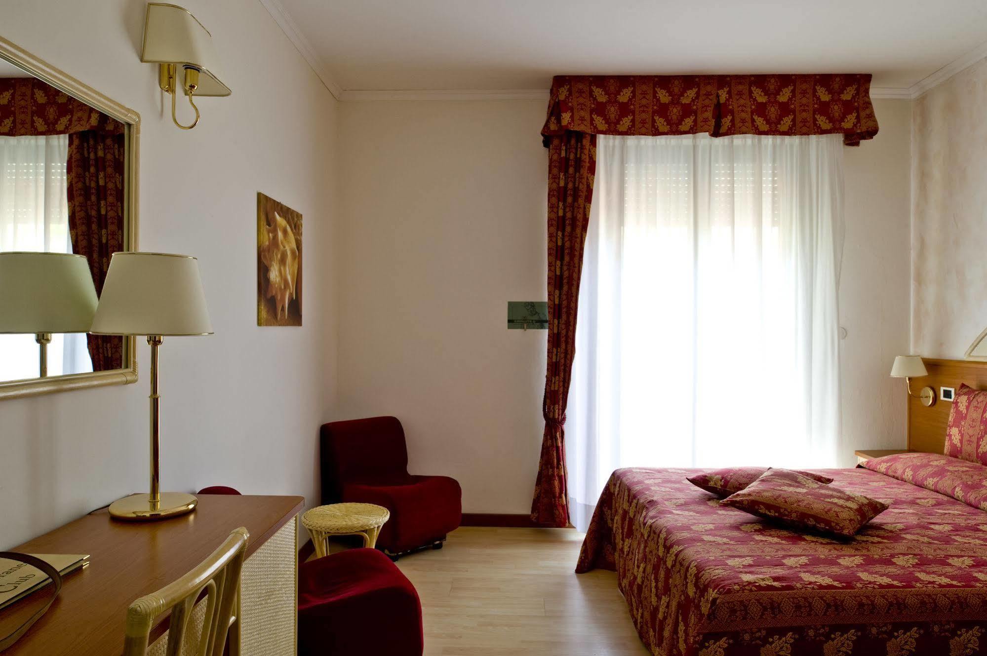 Hotel Mediterraneo Club Benessere Bellaria-Igea Marina Esterno foto